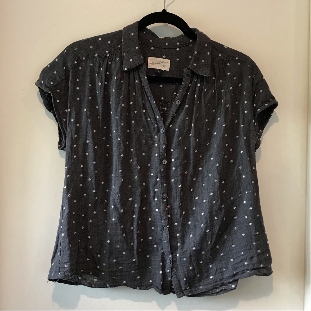 CASUAL BUTTON UP TOP